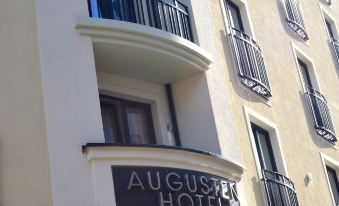 Augusten Hotel