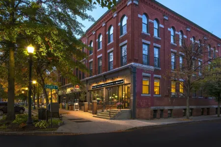 Fairfield Inn & Suites Keene Downtown Отели в г. Кин