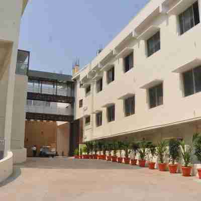 Shivaprasad Grand Hotel Exterior