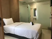 Great Star Premium Homestay Hotels near Kampung Warna Warni
