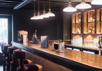 The Lygon Arms - an Iconic Luxury Hotel - Bar