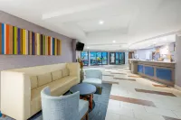 Holiday Inn Express & Suites NORTH EAST (ERIE I-90 EXIT 41) by IHG - parking
