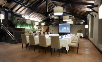 Churrut Hotel - Housity