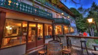 Candlelight Lodge - bar