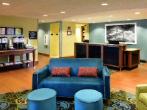 ハンプトン イン ローリー / タウン オブ ウェイク フォレスト ウェイクフォレストのホテル