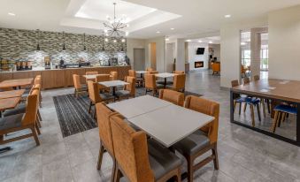 La Quinta Inn & Suites by Wyndham Bridgeport