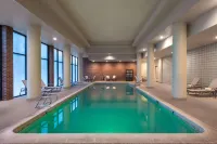 DoubleTree by Hilton Denver-Aurora - Pools