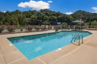 Clarion Pointe Sylva Near Cherokee Area Hotels in Dillsboro