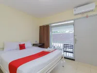 RedDoorz at CBR Residence Blimbing Hotels in Blimbing