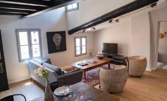 Cozy Nest in the Center of Isle Sur la Sorgue for 4 People