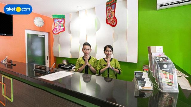 Pose In Hotel SoloOver view