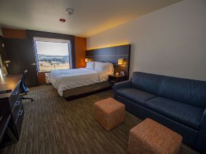 Holiday Inn Express & Suites Colorado Springs Afa Northgate