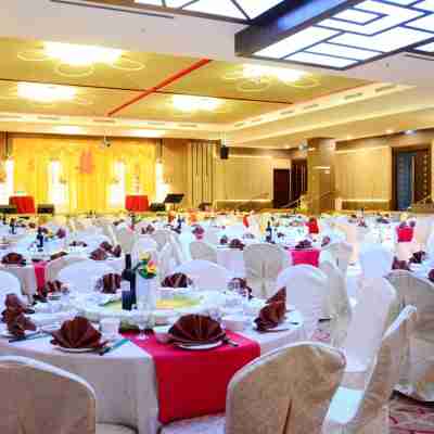 Nagoya Hill Hotel Batam Dining/Meeting Rooms