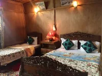 New Sea Palace Houseboats Hotels in 