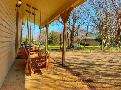 Kiepersol Bed and Breakfast Hotels in Tyler
