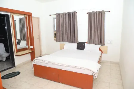 Bharat Residency Отели рядом с достопримечательностью «RTO Karad»