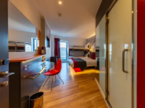 フォーポインツ フレックス バイ シェラトン カーディフ カーディフのホテル