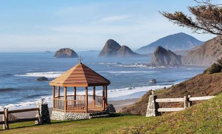 LX28: Gold Beach Oceanfront Estate - Housity