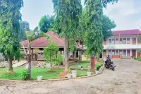 Rumah Pahoman Syariah Mitra RedDoorz Các khách sạn ở Pahoman