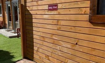 Immaculate Cabin 5 Mins to Inverness Dogs Welcome - Housity