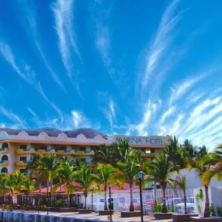The Westmarine Waterfront Hotel