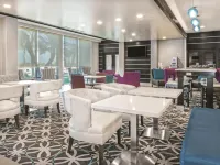 La Quinta Inn & Suites by Wyndham Corpus Christi - Portland