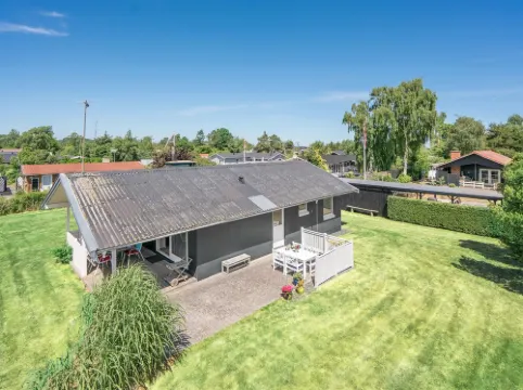 "Undine" - 300m from the Sea