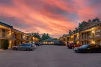 SureStay Plus Hotel by Best Western Salmon Arm - Parkplatz