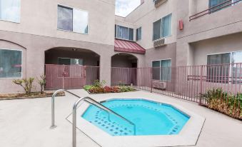Ramada by Wyndham Bakersfield North