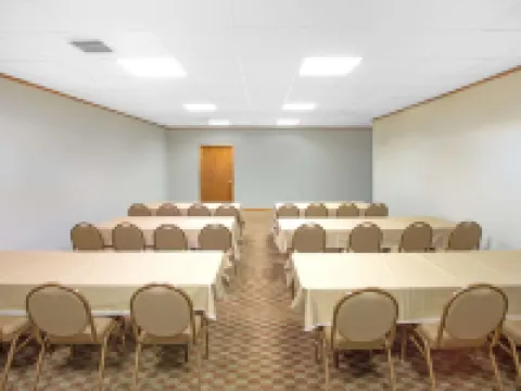 Super 8 by Wyndham Dunn Hotels in Dunn