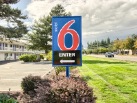 Motel 6 Everett, WA - North Hotels in Everett