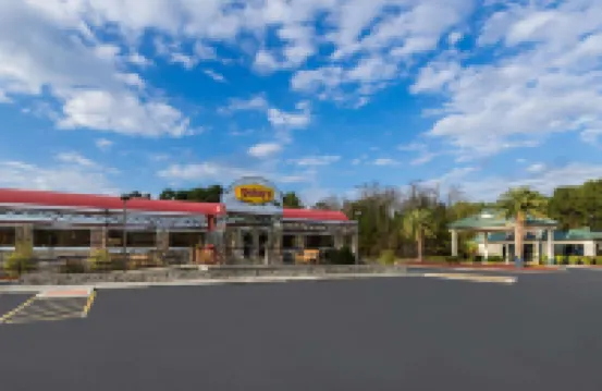 Days Inn by Wyndham Richmond Hill/Savannah