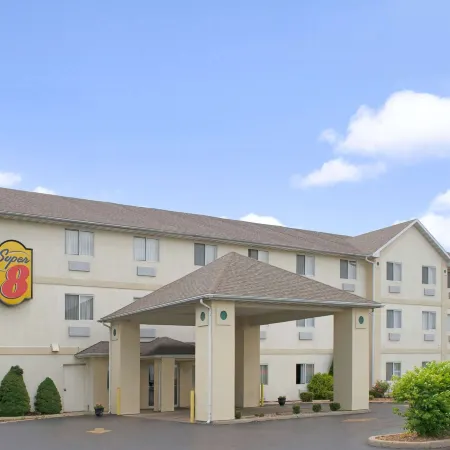 Super 8 by Wyndham Pontoon Beach IL/St. Louis MO Area