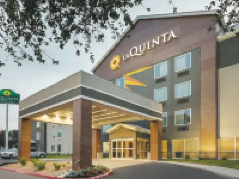 La Quinta Inn & Suites by Wyndham Austin Round Rock Hotels in Round Rock