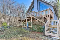 Family-Friendly Murphy Cabin w/ Deck & Fire Pit! - 3 stjerner