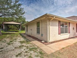 Granbury Cottage, Steps to Lake and Dock!