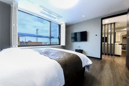 Ulsan (Ganjeolgot) Calmare Pension Отели рядом с достопримечательностью «Jinha Beach»