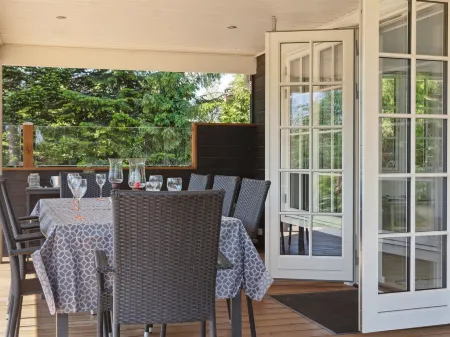 "Auke" - 100m from the Sea