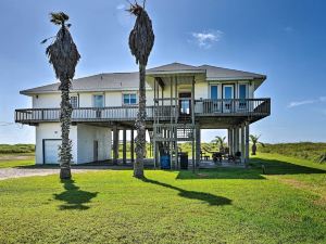 Casa Bonita Surfside w/ Direct Beach Access!