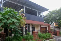 Koolkost Near Stadion Maguwoharjo فنادق في Ngemplak