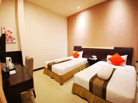 Vio Hotel Cimanuk Bandung Отели рядом с достопримечательностью «Musholla Gasibu Bandung»