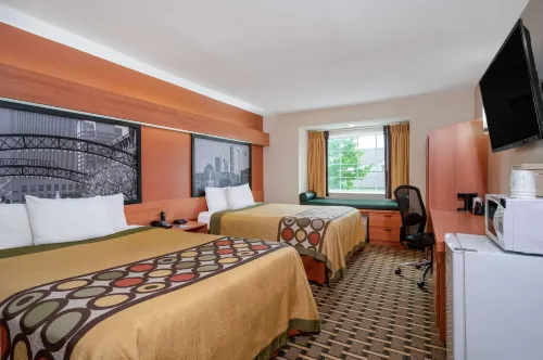 Super 8 by Wyndham Columbus West - parking