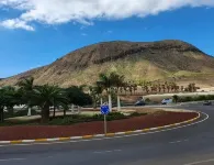 Big Room Tenerife Sur & Private Bathroom & Wifi