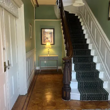 2Br Private Victorian Apartment in City Location on Half Acre Sleeps 5