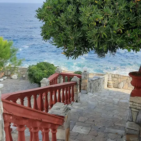 Irigoni Studio - Ikaria