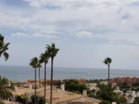 Modern 2 Bed ,2 Bathroom Refurbished Apartment , Outstanding Sea and Golf Views