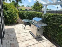 Barefoot Hideaway, with Spa and Pool 3 Bedroom Home by RedAwning