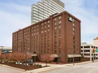Days Inn by Wyndham Baltimore Inner Harbor Hotels near Westsude