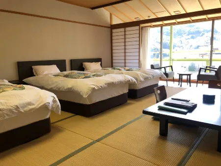 Green-Pal Yugawara Отели рядом с достопримечательностью «Nishimura Kyotaro Memorial»