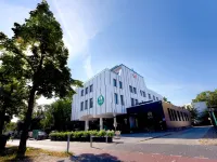 M-Pire Hotel Berlin Hotel dekat Stasiun Bawah Tanah Zwickauer Damm